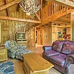 Deluxe Family Cabin With Fire Pit And Pool Access!