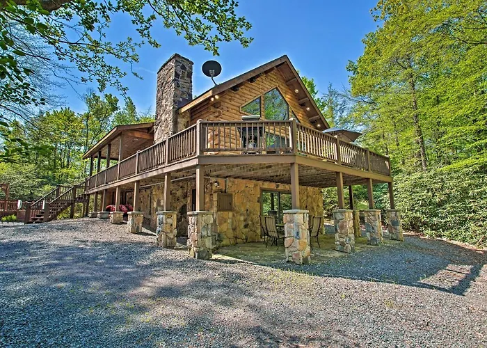 Deluxe Family Cabin With Fire Pit And Pool Access!