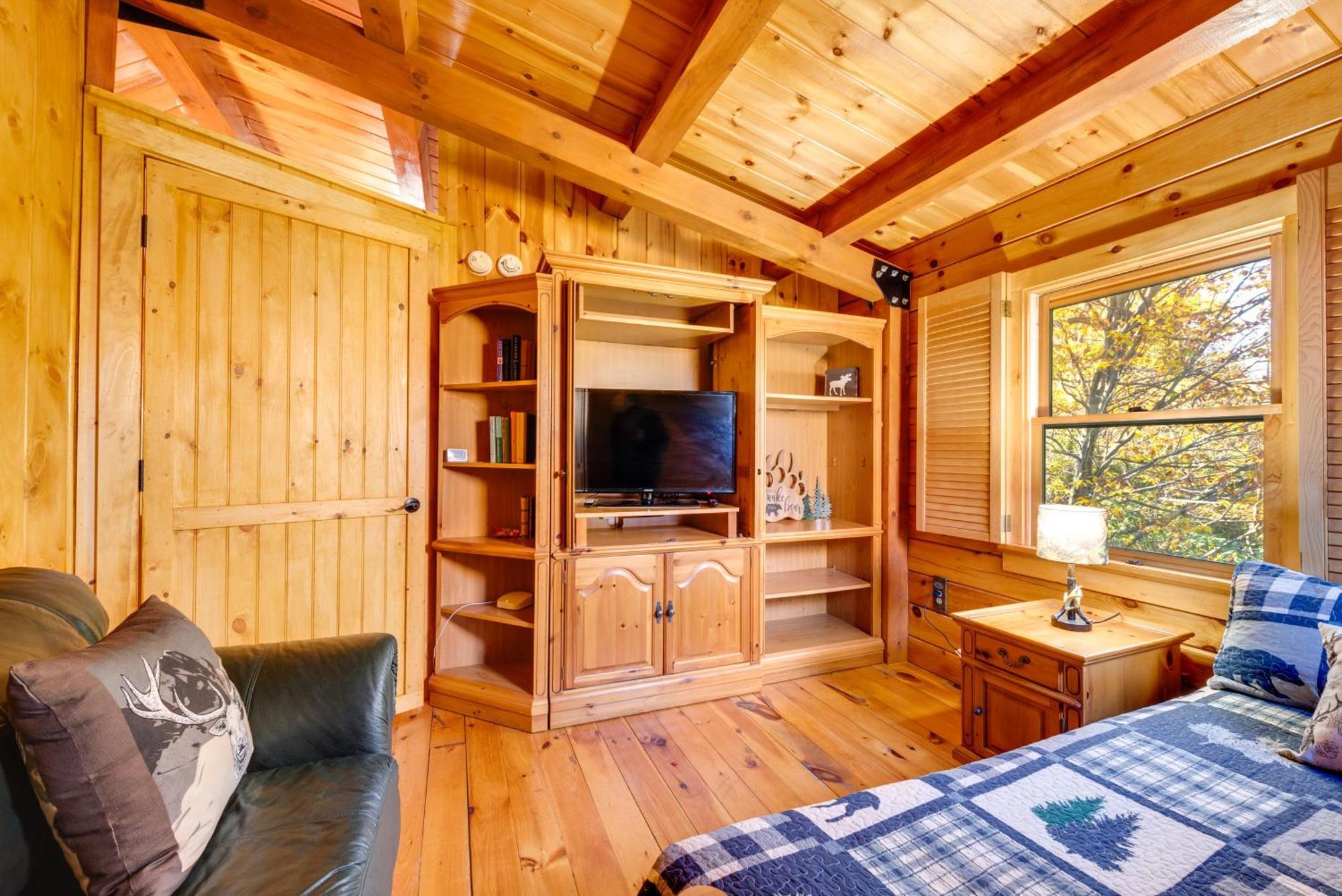 Deluxe Family With Fire Pit And Pool Access!